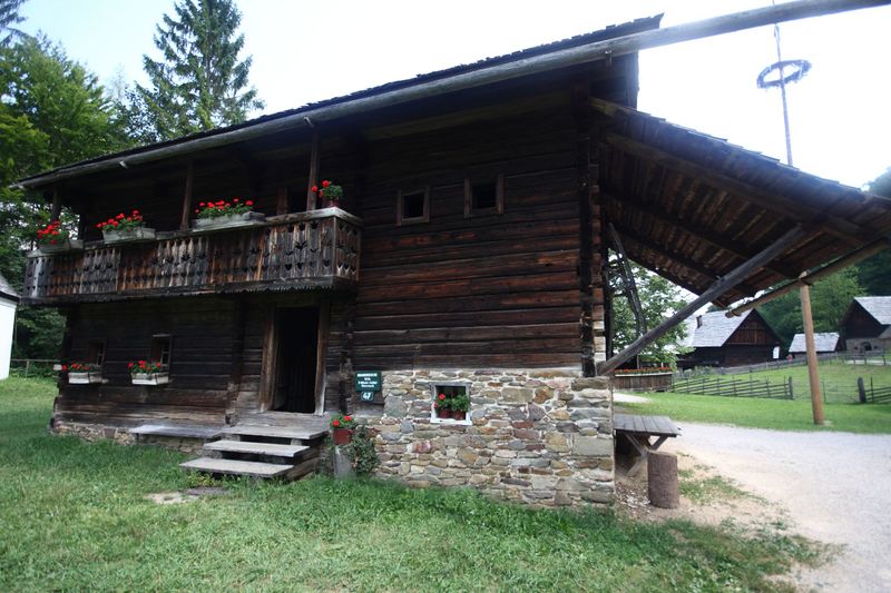 Datei:Brunnerkeusche stübing 18621 2012-07-08.jpg