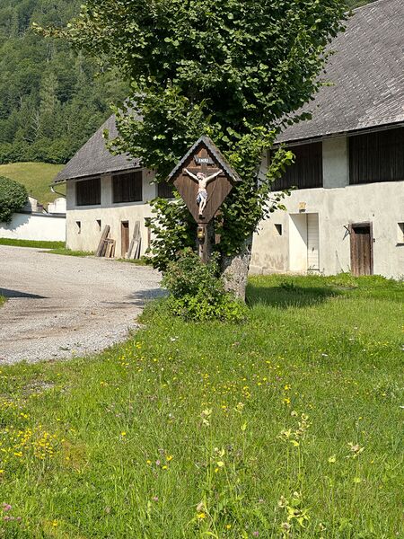 Datei:Platzkreuz (Innreiter) Kirchenlandl-32-2025-08-06.jpg