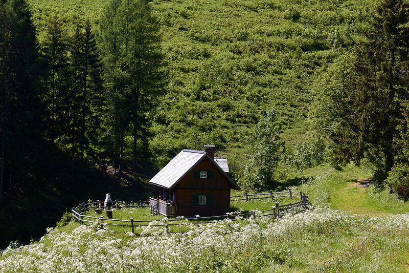 Datei:Gusterhuberhütte-1000-2022-05-31.jpg