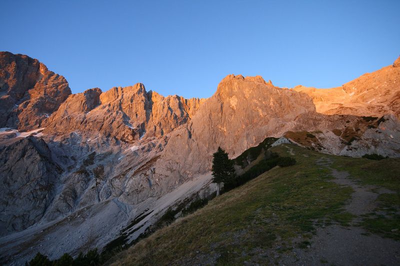 Datei:Dachsteinmassiv-südwand 24791 2008-11-05.jpg