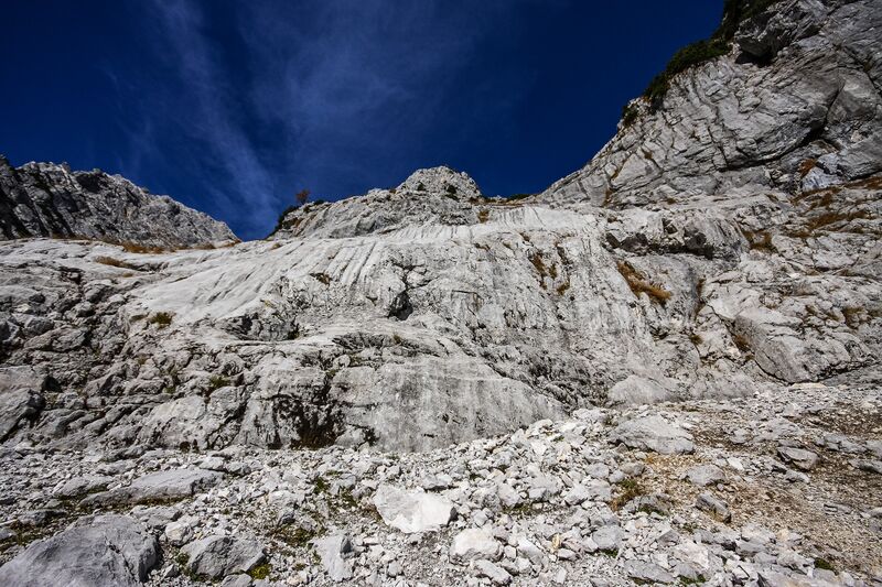 Datei:Schneegrube grimming 12937 2015-10-28.jpg