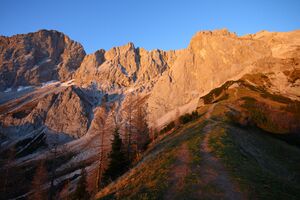 Dachsteinmassiv-südwand 24790 2008-11-05.jpg