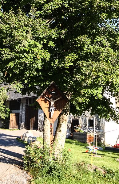 Datei:Kreuz pfarrhof kirchenlandl-10-2012-08-20.jpg