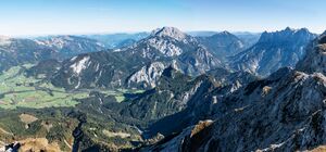 Gesaeuse und Buchsteingruppe.jpg