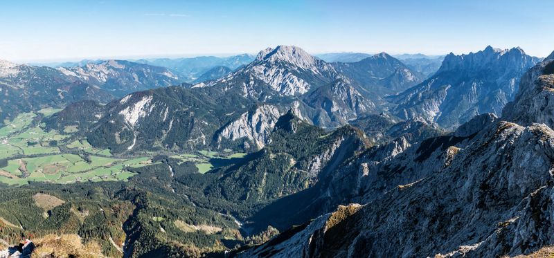 Datei:Gesaeuse und Buchsteingruppe.jpg