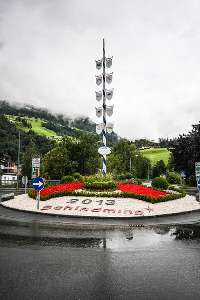 Datei:Kreisverkehr erzherzog -1000-2012-07-21.jpg