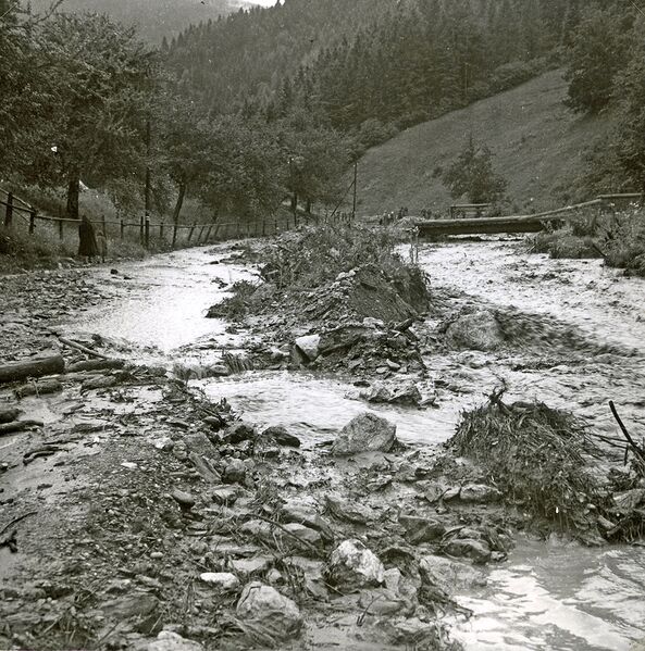 Datei:Lichtmessbach vor Verbauung.jpg
