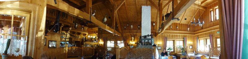 Datei:Fischrestaurant in Trautenfels, Innenansicht.jpg