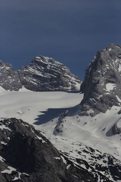 Datei:Gr.gosaugletscher -v.gosausee 80479 2018-04-25.jpg