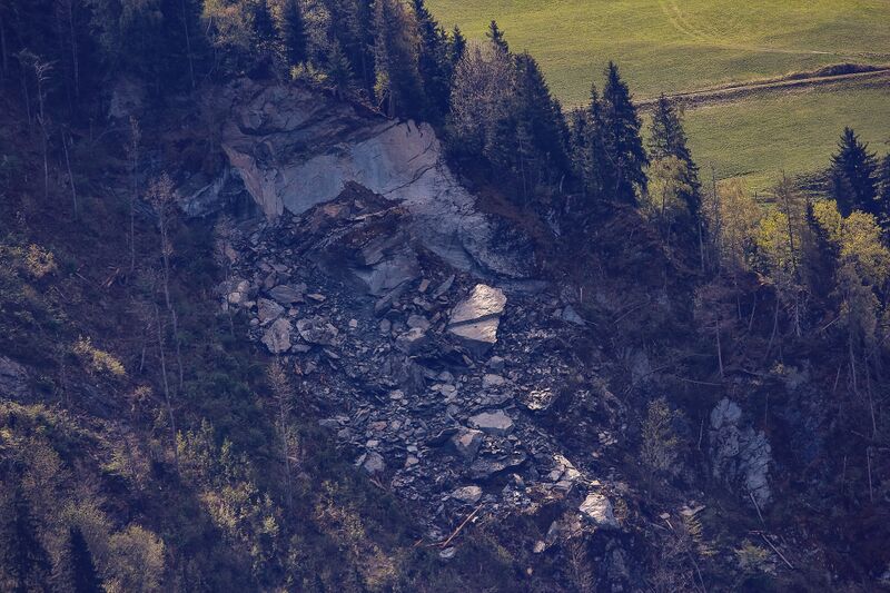 Datei:Bergsturz sattental-100-2020-04-28.jpg