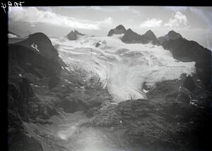 Dachsteinmassiv Hallstätter Gletscher 1933.jpg