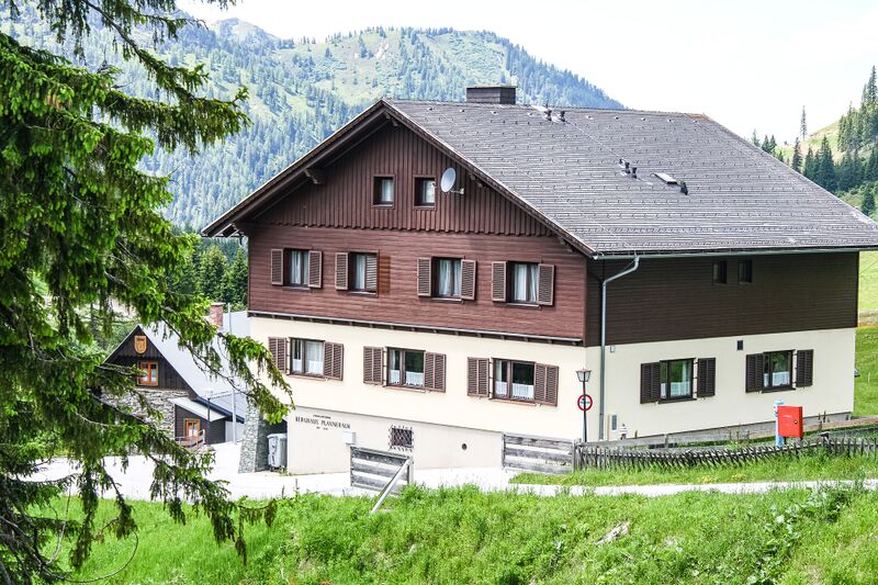 Datei:Berghaus planneralm 84412 2014-06-26.jpg