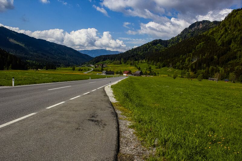 Datei:Pyhrnpass-straße-0200-2022-05-18.jpg