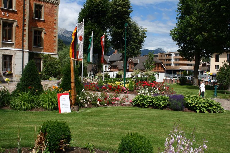 Datei:Rathauspark schladming 66738 2014-07-08.jpg