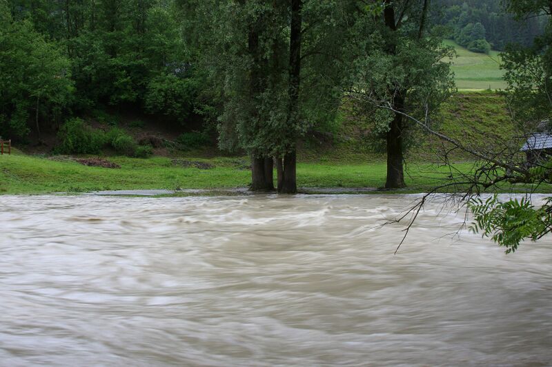 Datei:Lehenbrücke hochwasser 5059 13-06-02.JPG