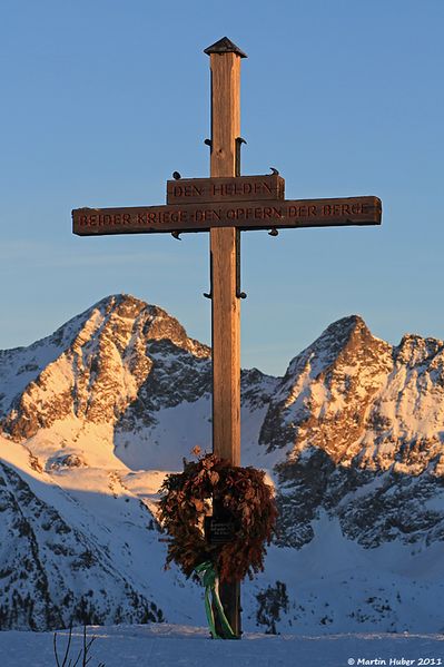 Datei:Planaigipfelkreuz110206wiki.jpg