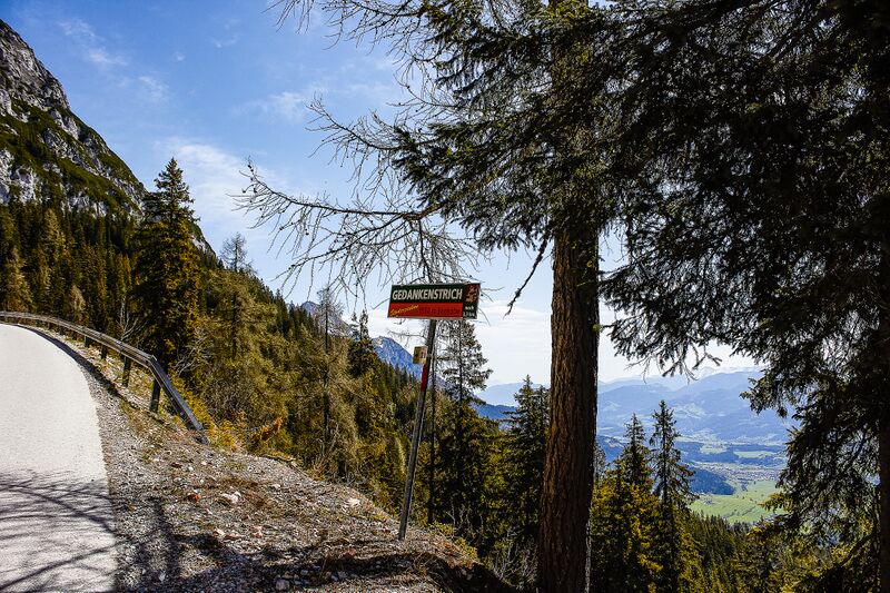 Datei:Gedankenstrich Stoder-1000-2021-05-11.jpg