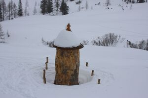 Plumpsklo-hangofenhütte 43118 2014-02-16.jpg