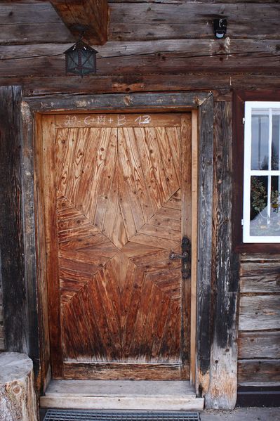 Datei:Quellbodenhütte-tür 31135 2013-11-19.jpg