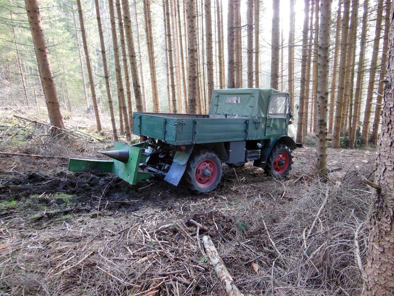 Datei:Unimog 01 2014-03-08.jpg
