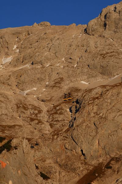 Datei:Dachsteinmassiv-südwand 24767 2008-11-05.jpg