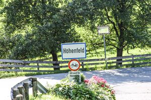 Ortstafel höhenfeld-30-2012-07-31.jpg
