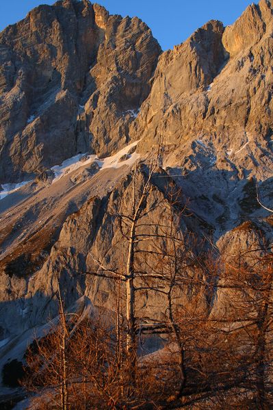 Datei:Dachsteinmassiv-südwand 24786 2008-11-05.jpg