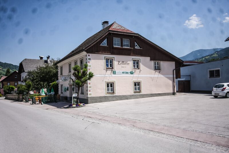 Datei:Gasthof zefferer aich-1000-2012-06-30.jpg