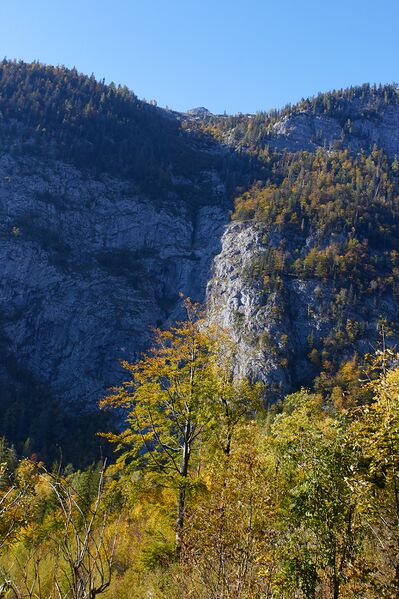 Datei:Liaga wasserfall-0709-2021-10-18.jpg