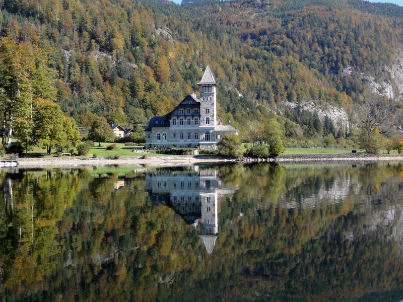 Datei:Schloss Grundlsee D.jpg