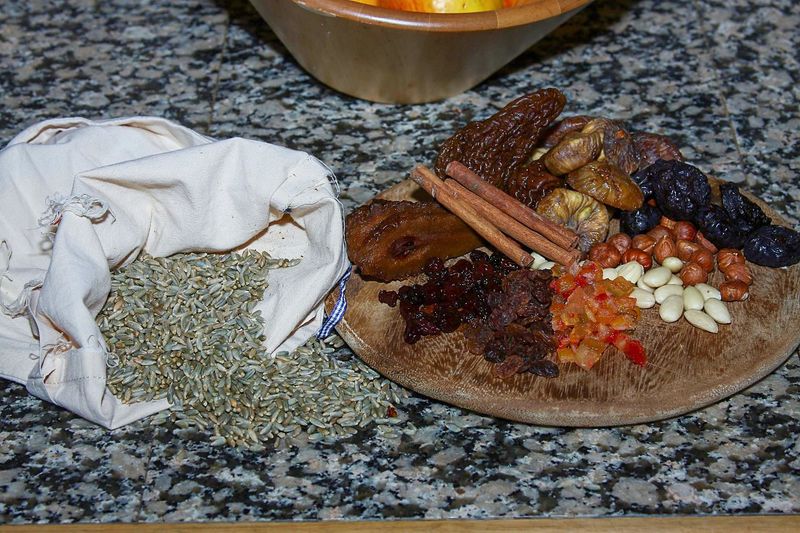 Datei:Kletzenbrot 80166 2014-12-11.jpg