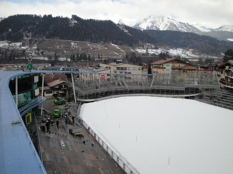 Datei:Loop Tribuenen.jpg