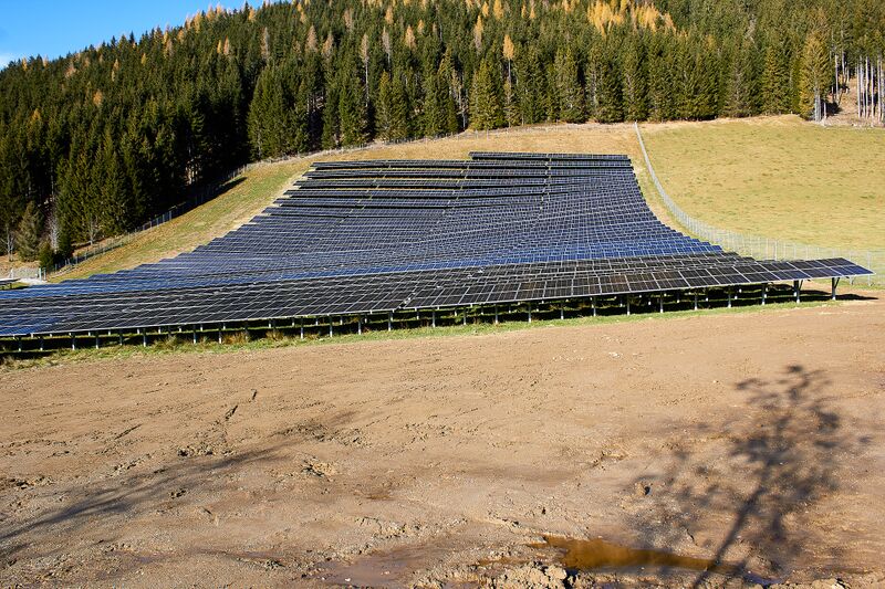 Datei:Solarpark Kaiserau-0025-2022-11-14.jpg