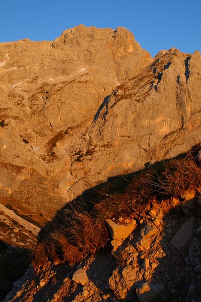 Datei:Dachsteinmassiv-südwand 24784 2008-11-05.jpg