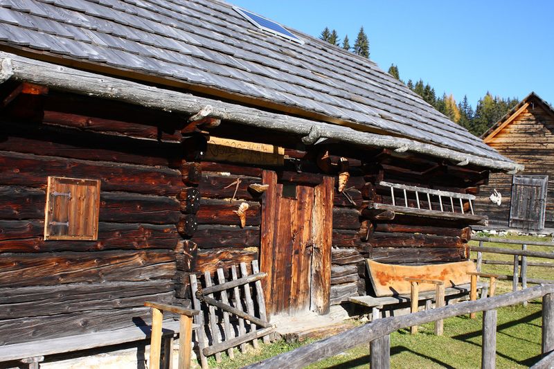 Datei:Osingerhütte viehbergalm 10612 2015-10-27.jpg
