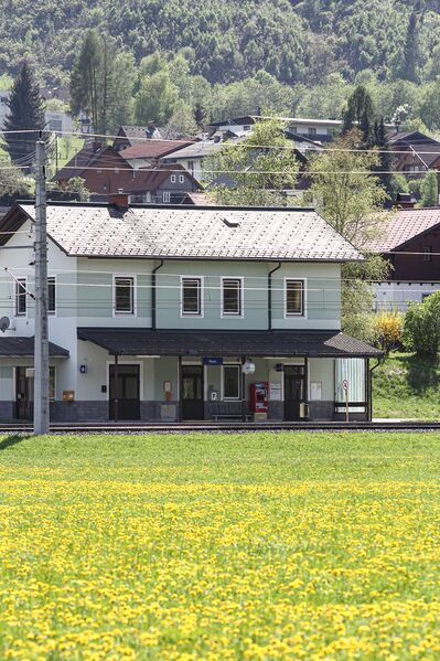 Datei:Bahnhof haus 72629 2018-04-27.jpg