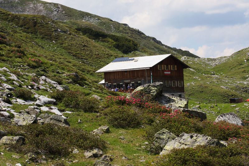 Datei:Giglachseehütte 10105 2011-06-22.jpg