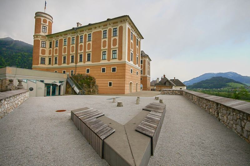 Datei:Schloss trautenfels 57972 2014-05-14.jpg