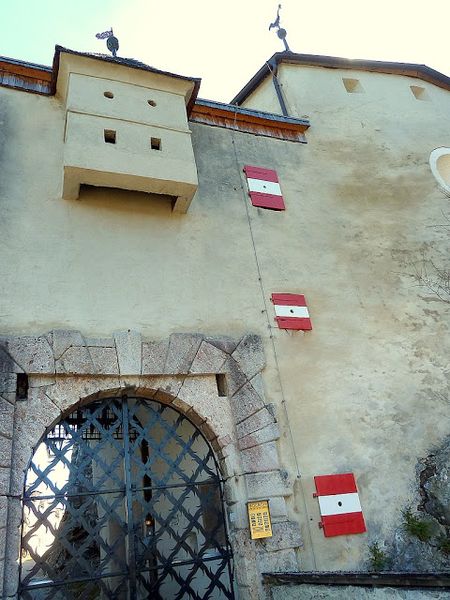 Datei:Burg Strechau pechnase.JPG