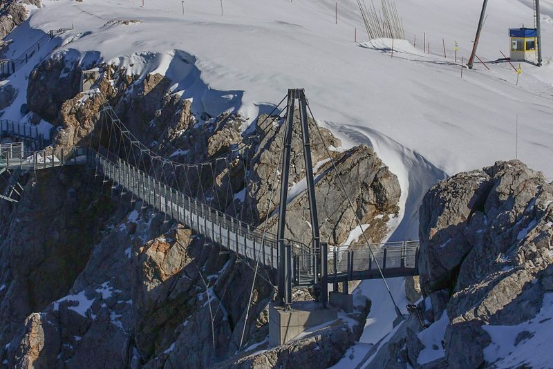 Datei:Dachstein Hängebrücke 93317 2015-06-25.jpg
