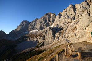 Dachsteinmassiv-südwand 24762 2008-11-05.jpg