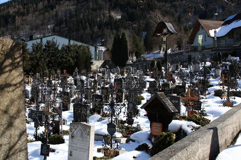 Datei:Kommunalfriedhof Schladming 82772 2015-03-08.jpg