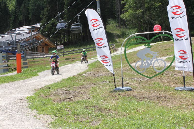 Datei:E-Enduro Bikepark Riesneralm 02.jpg