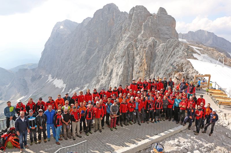 Datei:Dachstein Gratbeleuchtung 2019 04.jpg