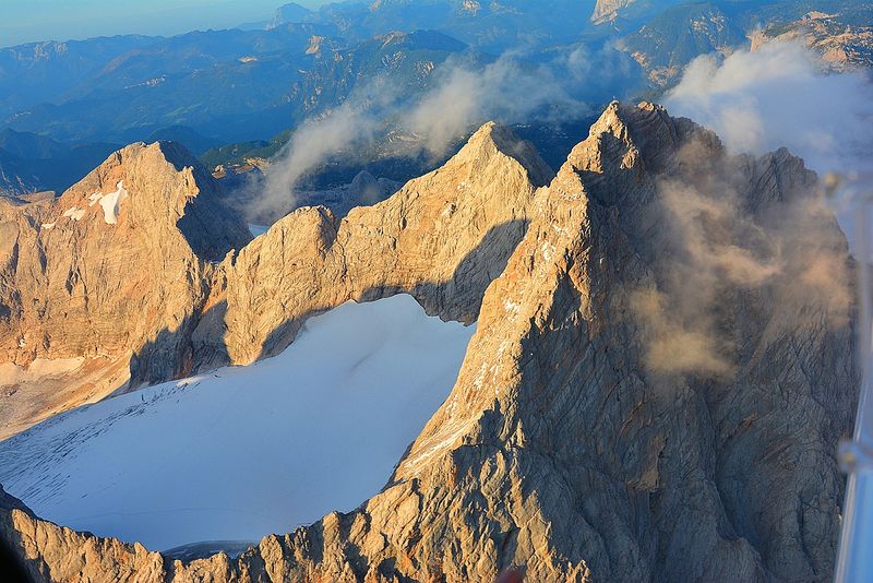Datei:Gosaugletscher Dachstein Steinerscharte Simonyscharte.jpg