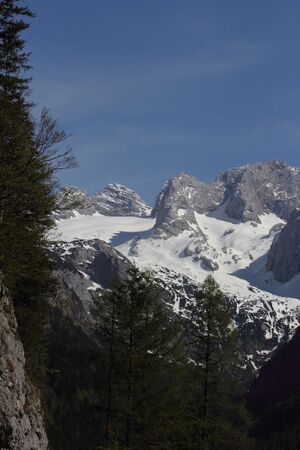 Gr.gosaugletscher -v.gosausee 80467 2018-04-25.jpg