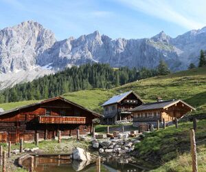 Neustattalm-Stoffen-Hütte.jpg