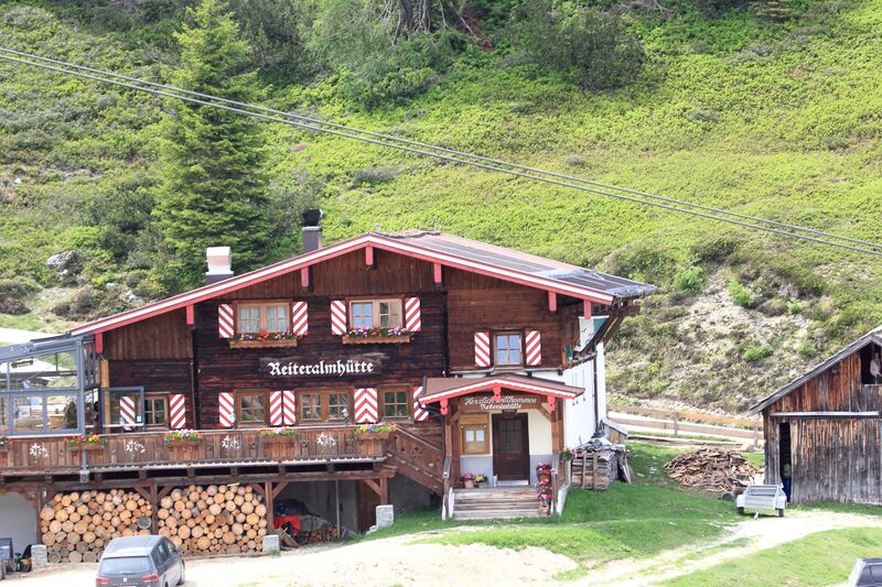 Datei:Reiteralmhütte 02625 2019-06-18.jpg