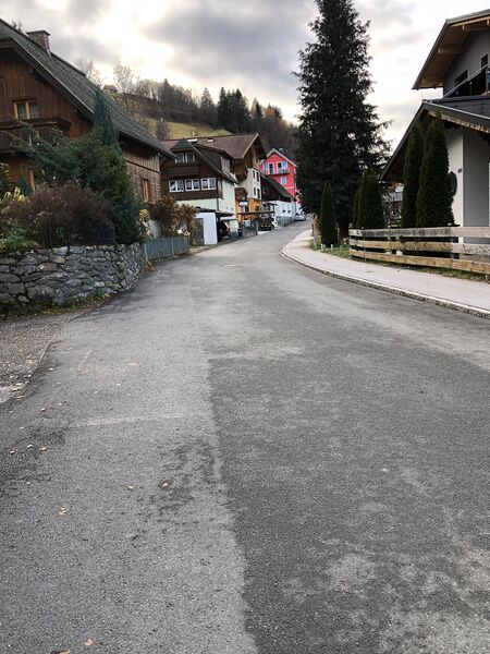 Datei:Schiliftgasse (Schladming).jpg