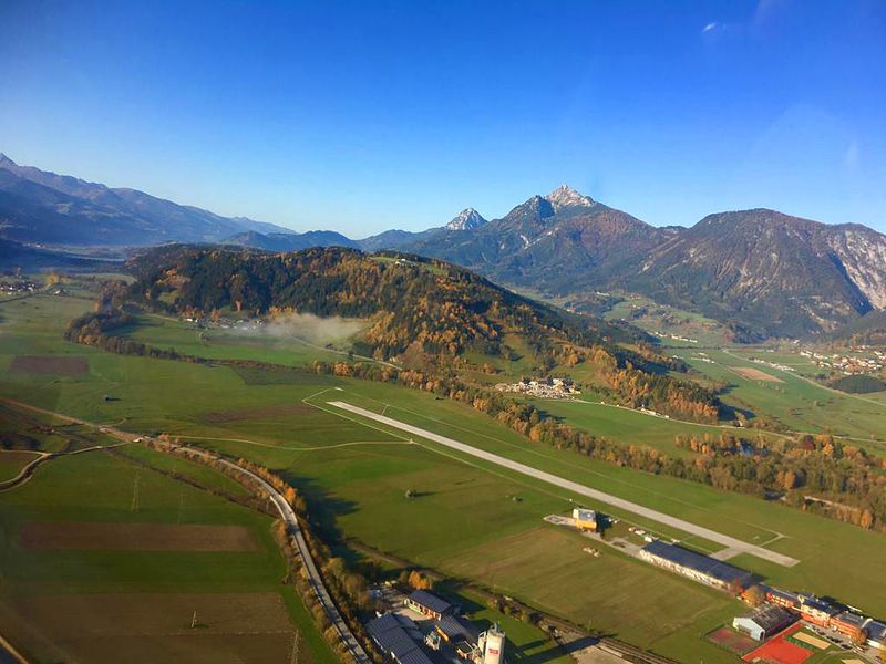 Datei:Mitterberg Niederöblarn Alpenflugplatz.jpg